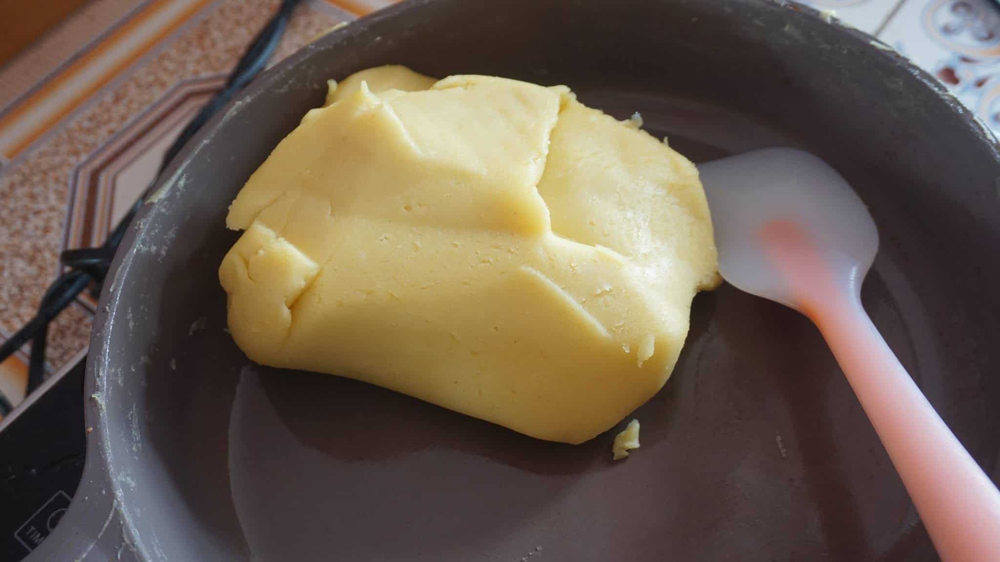 Bánh đậu xanh trái cây Huế - Một món đặc sản xứ Huế 1