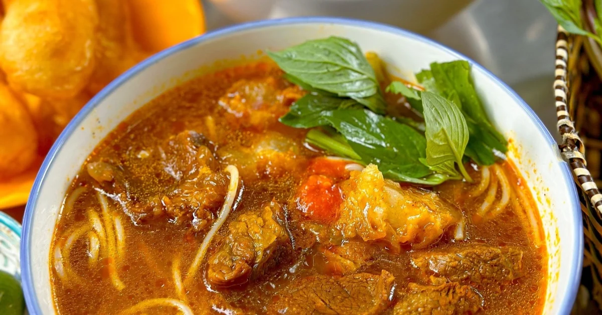 Bac Lieu specialty 'eat while crying', fish sauce hotpot in floating ...